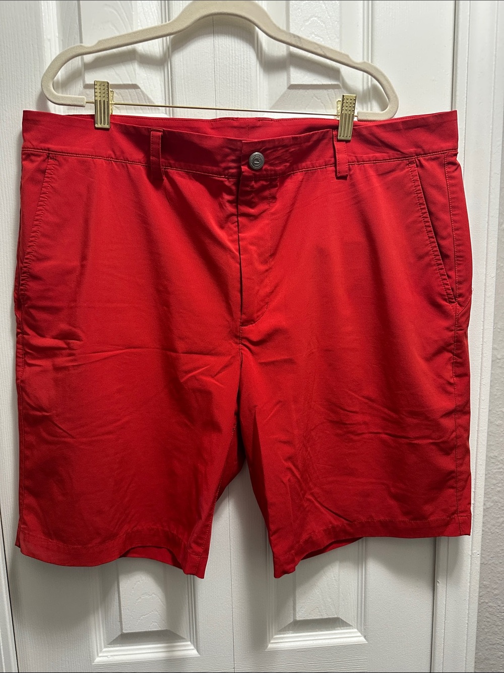 Vineyard Vines Men's Bright Red Flat Front Shorts. 38 waist